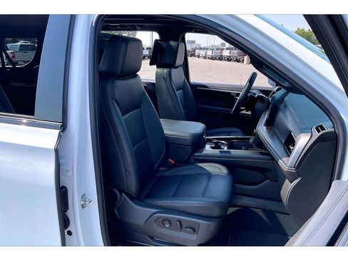 Used 2026 Chevrolet Suburban Z71 w/ Z71 Off-Road Package AWD/4WD image 8