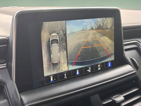 Used 2023 Chevrolet Suburban High Country image 18