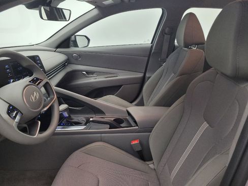 Used 2025 Hyundai Elantra SE FWD image 17