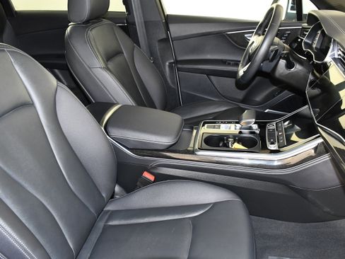 Used 2025 Audi Q7 3.0T Premium Plus AWD/4WD image 41