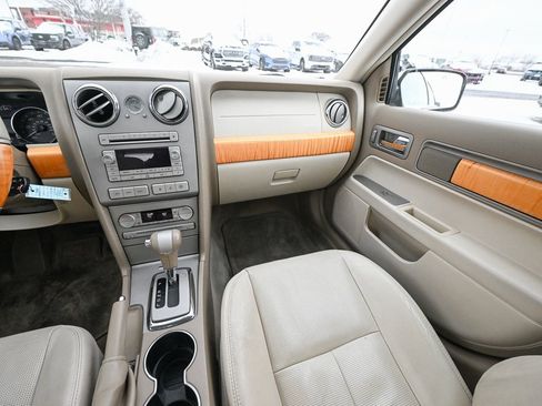 Used 2009 Lincoln MKZ image 32