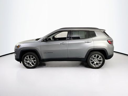 Used 2022 Jeep Compass Latitude AWD/4WD image 8