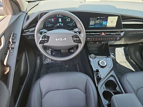 Certified 2025 Kia Niro EX w/ EX Cold Weather Package FWD image 9