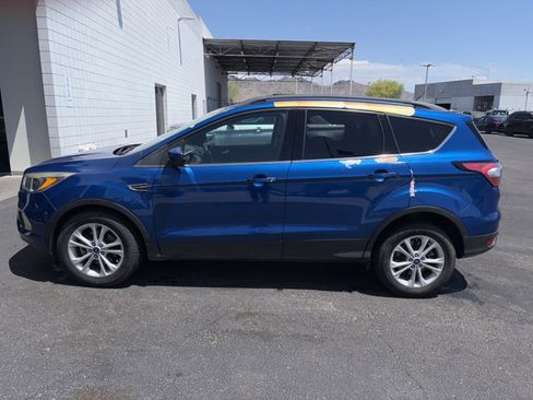 Used 2018 Ford Escape SE FWD image 2