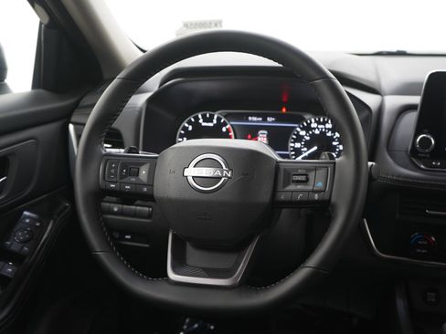 Used 2025 Nissan Rogue SV AWD/4WD image 17