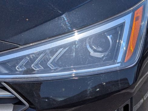 Used 2020 Hyundai Elantra SE FWD image 13