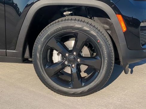 New 2025 Jeep Grand Cherokee Limited w/ Black Appearance Package image 11