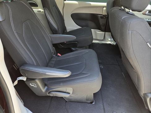 Used 2023 Chrysler Voyager LX FWD image 8