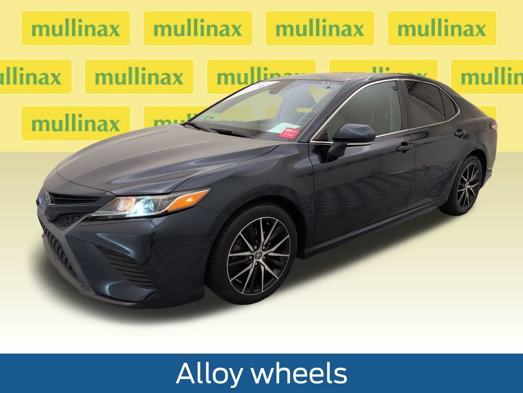 Used 2020 Toyota Camry SE w/ Convenience Package FWD image 11