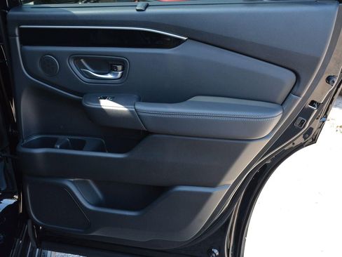 Used 2025 Honda Pilot Touring image 17