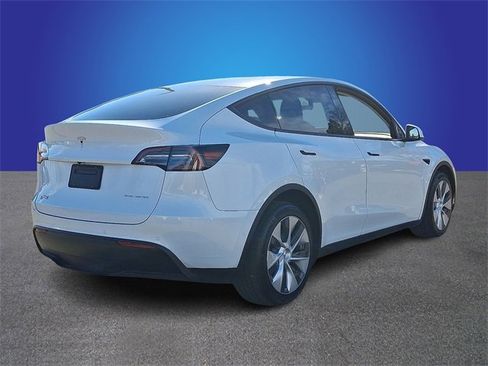 Used 2021 Tesla Model Y Long Range image 4