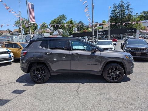 Used 2023 Jeep Compass Latitude AWD/4WD image 5