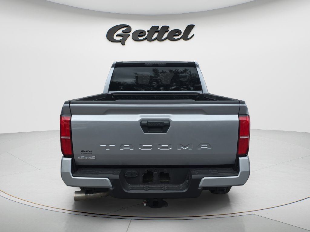 Used 2025 Toyota Tacoma SR5 AWD/4WD image 5