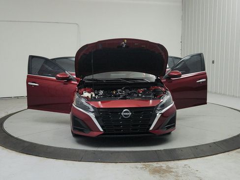 Used 2023 Nissan Altima 2.5 SV w/ SV Premium Package FWD image 11