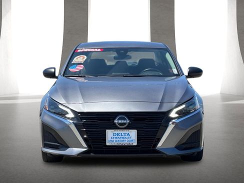 Used 2025 Nissan Altima 2.5 SV FWD image 9