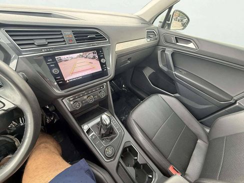 Used 2020 Volkswagen Tiguan SE w/ Panoramic Sunroof Package AWD/4WD image 19
