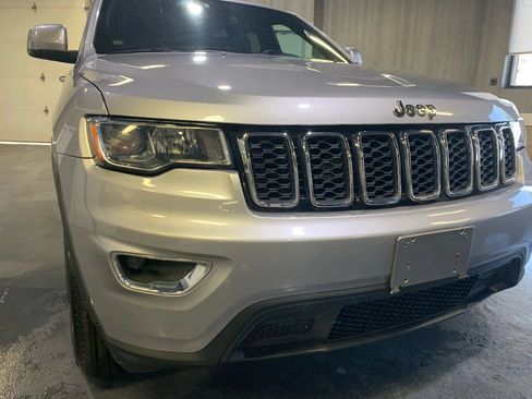 Used 2018 Jeep Grand Cherokee Laredo AWD/4WD image 10