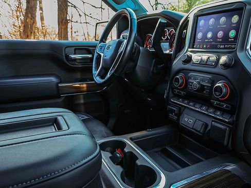 Used 2020 Chevrolet Silverado 1500 LT Trail Boss image 25