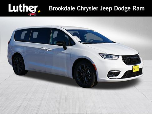 New 2026 Chrysler Pacifica Select image 1