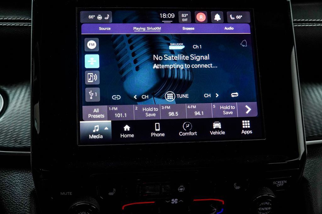 Used 2023 Jeep Grand Cherokee L Laredo AWD/4WD image 27