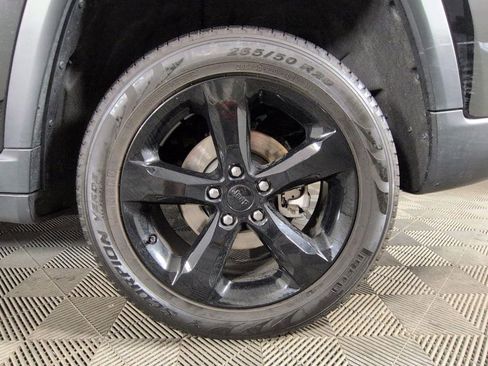 Certified 2024 Jeep Grand Cherokee Limited w/ Black Appearance Package AWD/4WD image 13