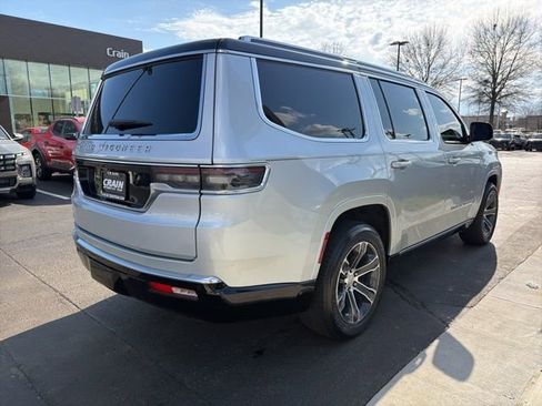 Used 2023 Jeep Grand Wagoneer Base image 8