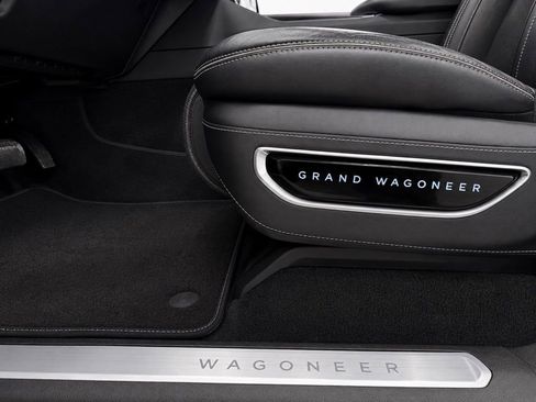 Used 2022 Jeep Grand Wagoneer Series II AWD/4WD image 54