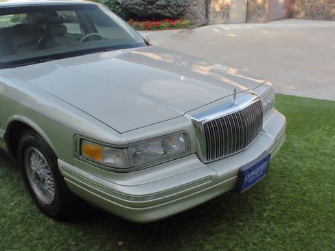 Used 1997 Lincoln Town Car Signature RWD image 15