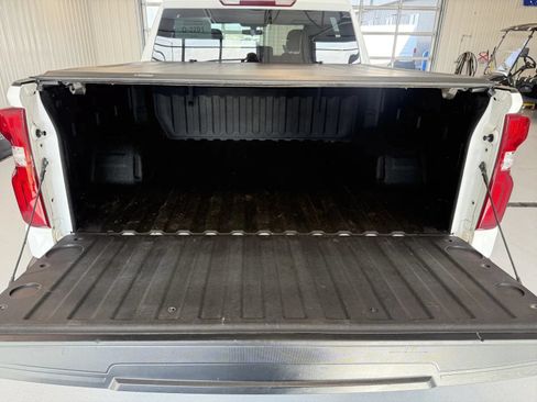 Used 2022 Chevrolet Silverado 1500 LT Trail Boss w/ LPO, Dark Essentials Package AWD/4WD image 19