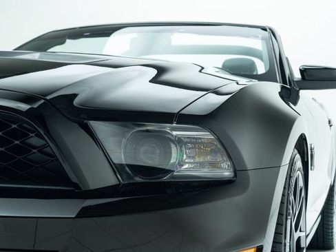 Used 2011 Ford Mustang Shelby GT500 w/ SVT Performance Pkg RWD image 12