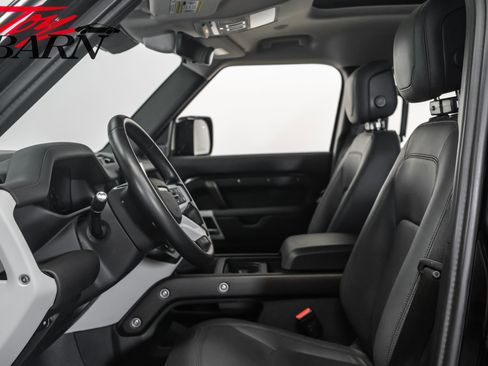 Used 2024 Land Rover Defender 110 SE image 25