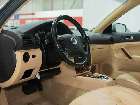 Used 2002 Volkswagen Passat GLX image 18