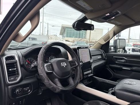 Used 2020 RAM 1500 Laramie AWD/4WD image 16