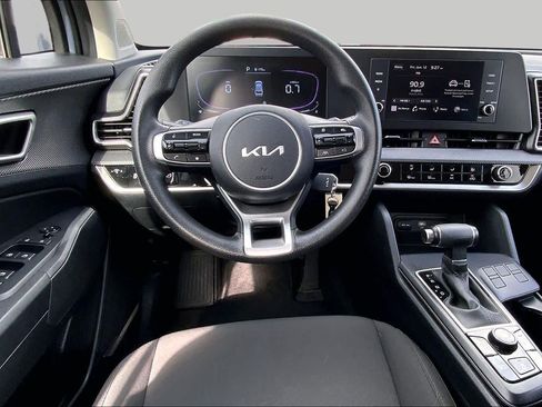 Used 2025 Kia Sportage LX FWD image 6