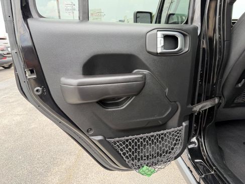 Used 2020 Jeep Wrangler Unlimited Rubicon AWD/4WD image 17