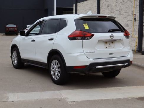 Used 2017 Nissan Rogue S FWD image 3