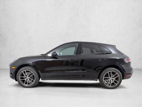 Certified 2025 Porsche Macan AWD/4WD image 2