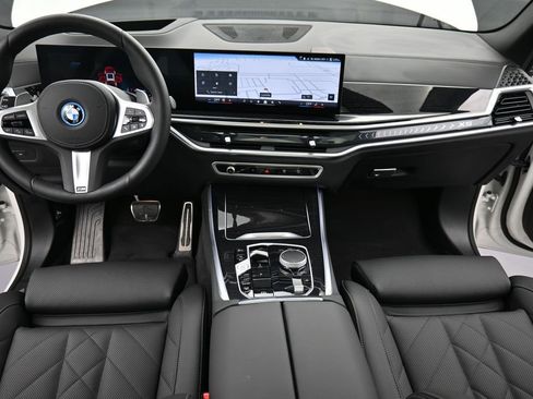 Used 2026 BMW X5 xDrive50e w/ M Sport Package AWD/4WD image 13