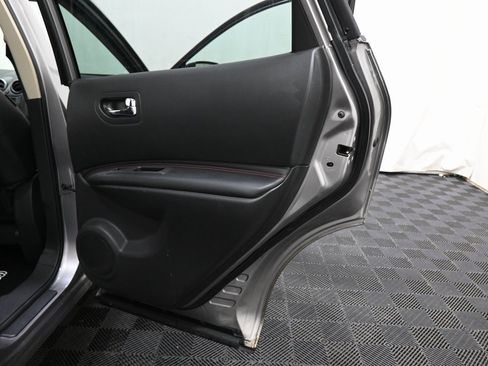 Used 2011 Nissan Rogue SV w/ SL Pkg image 23