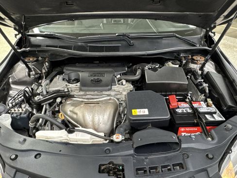 Used 2017 Toyota Camry SE image 32