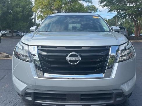 Used 2023 Nissan Pathfinder SV w/ SV Premium Package FWD image 10