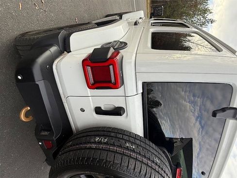 Used 2019 Jeep Wrangler Unlimited Sahara image 38