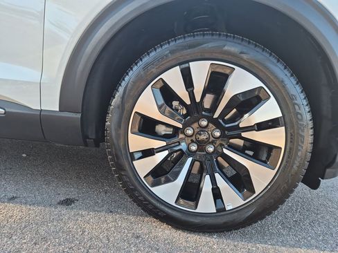 Certified 2025 Ford Explorer Platinum w/ LUX Leather Package image 36