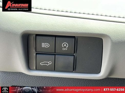 Used 2023 Toyota Highlander XLE AWD/4WD image 26