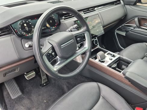 Used 2023 Land Rover Range Rover SE AWD/4WD image 2