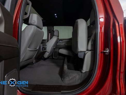 Used 2023 GMC Sierra 1500 SLT AWD/4WD image 27