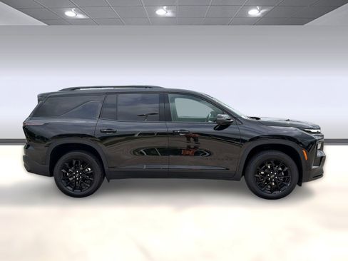 Certified 2025 Chevrolet Traverse LT w/ Enhanced Driving Package FWD image 8