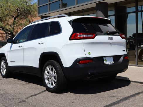 Used 2018 Jeep Cherokee Latitude FWD image 9