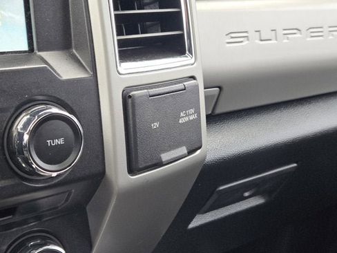 Used 2018 Ford F250 Lariat w/ Lariat Ultimate Package image 29