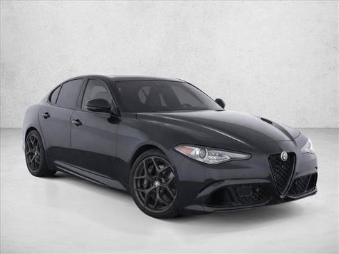Used 2021 Alfa Romeo Giulia Sprint w/ Nero Edizione RWD image 3